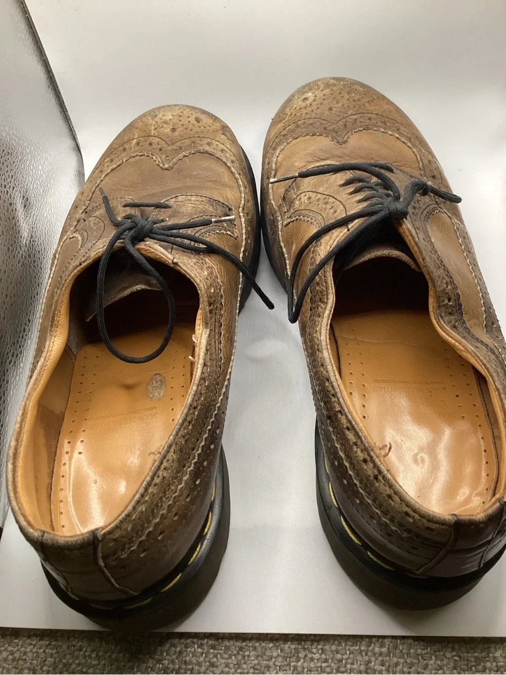 Dr. Martens Brown Leather Wingtip Brogues sz 9